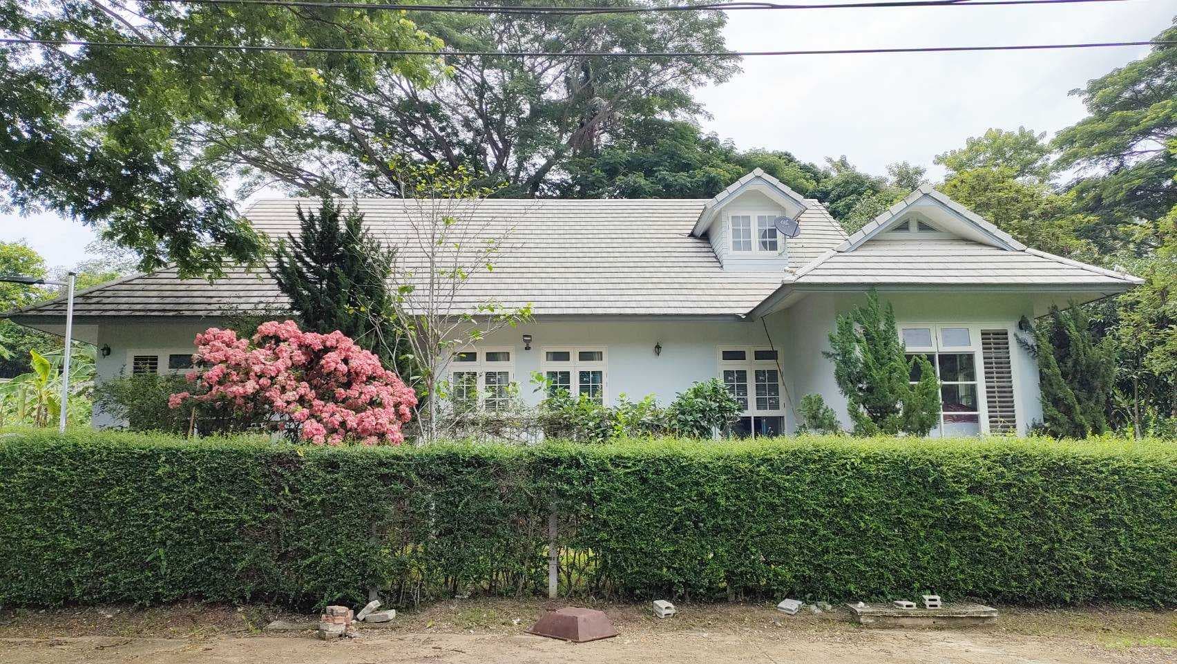 บ้านสวนสวยสไตล์อิงลิช คอทเทจ ทำเลทอง ที่เงียบสงบในอำเภอแม่ริม ใกล้น้ำแม่แรม แต่น้ำไม่ท่วม บนเนื้อที่กว่า 2 งาน พร้อมให้คุณเป็นเจ้าของแล้ว