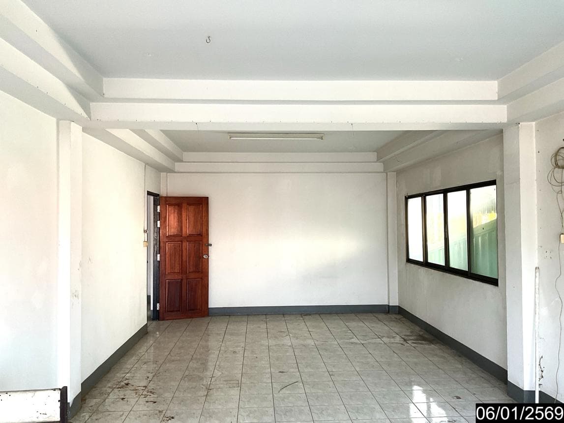 ขายอาคารพาณิชย์ อิสาณ เมืองบุรีรัมย์ พื้นที่ใช้สอย 379.2 ตร.ม. ทำเลศักยภาพ เหมาะทำธุรกิจและโฮมออฟฟิศ