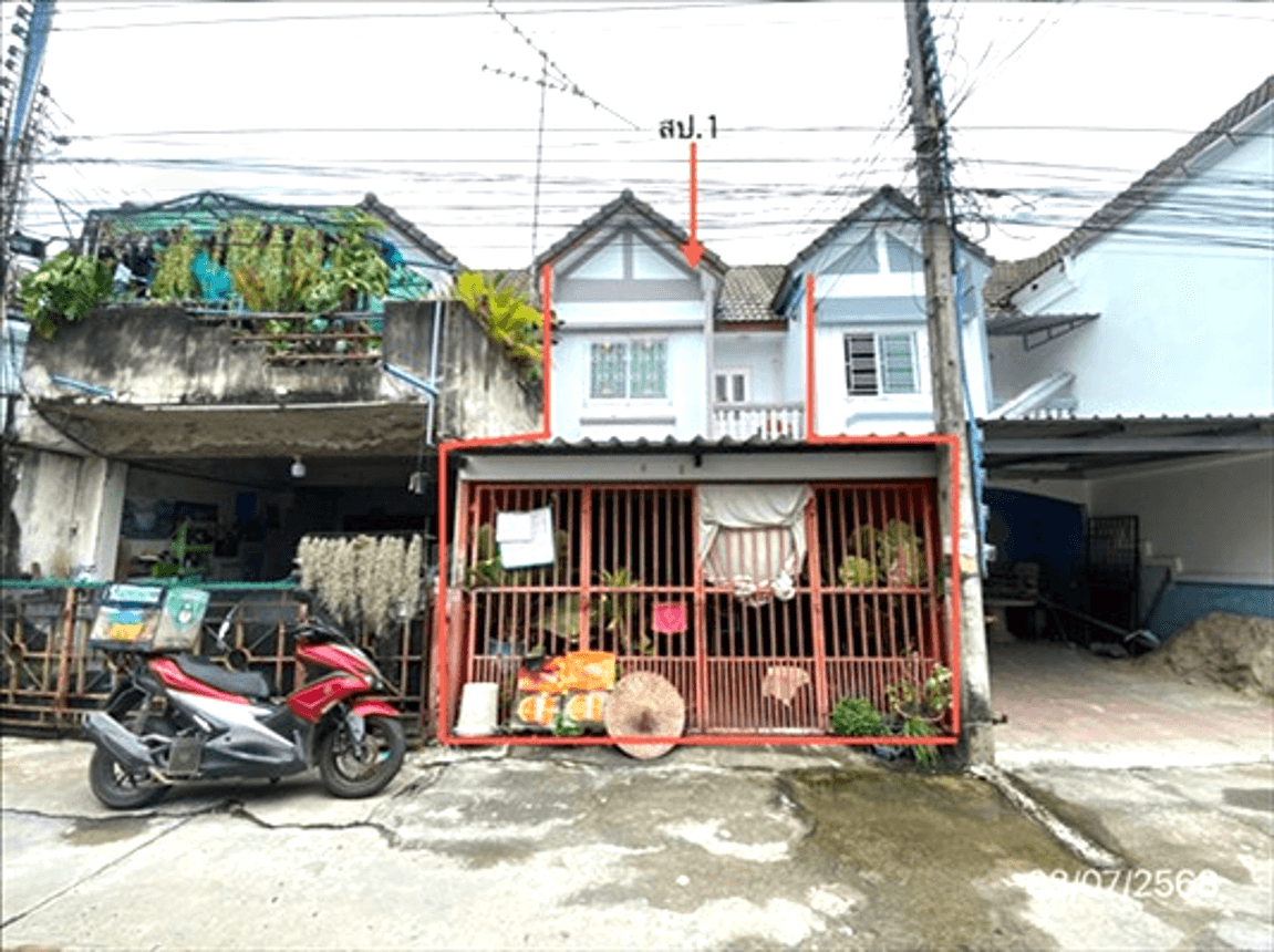 ขายทาวน์เฮ้าส์ 2 ชั้น 2 ห้องนอน 2 ห้องน้ำ พื้นที่ 16 ตร.ว. ต.บ้านสวน อ.เมืองชลบุรี ทำเลดี เดินทางสะดวก ใกล้แหล่งชุมชนและสถานศึกษา ราคาคุ้มค่า