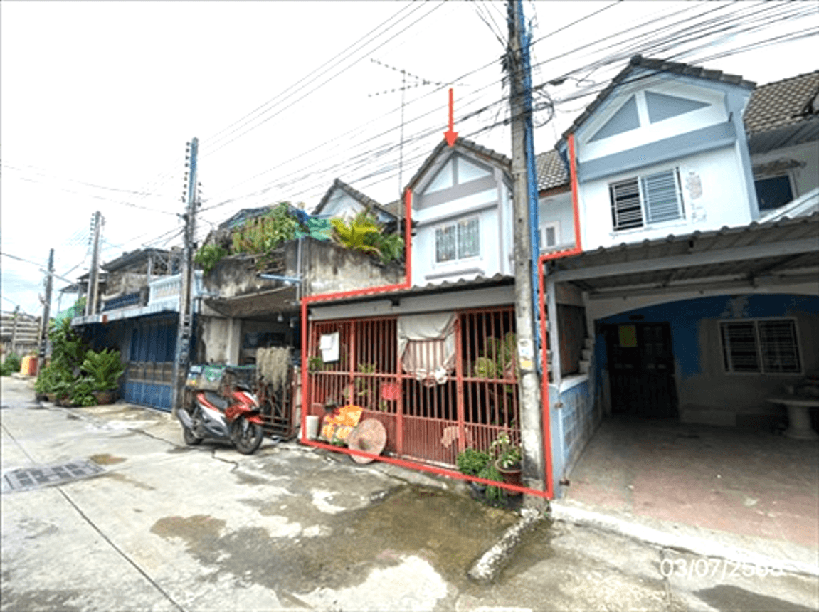 ขายทาวน์เฮ้าส์ 2 ชั้น 2 ห้องนอน 2 ห้องน้ำ พื้นที่ 16 ตร.ว. ต.บ้านสวน อ.เมืองชลบุรี ทำเลดี เดินทางสะดวก ใกล้แหล่งชุมชนและสถานศึกษา ราคาคุ้มค่า