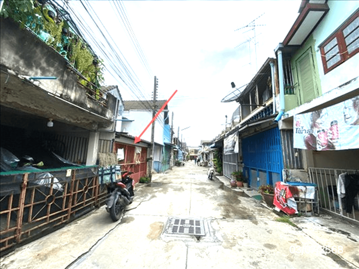ขายทาวน์เฮ้าส์ 2 ชั้น 2 ห้องนอน 2 ห้องน้ำ พื้นที่ 16 ตร.ว. ต.บ้านสวน อ.เมืองชลบุรี ทำเลดี เดินทางสะดวก ใกล้แหล่งชุมชนและสถานศึกษา ราคาคุ้มค่า