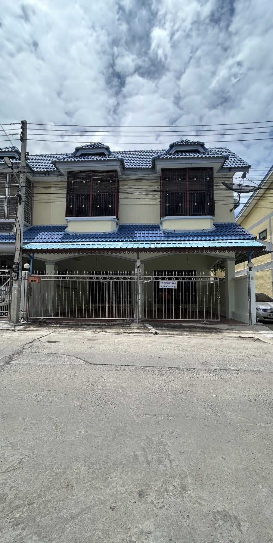 ขาย ที่ดินพร้อมสิ่งปลูกสร้าง 32 ตารางวา