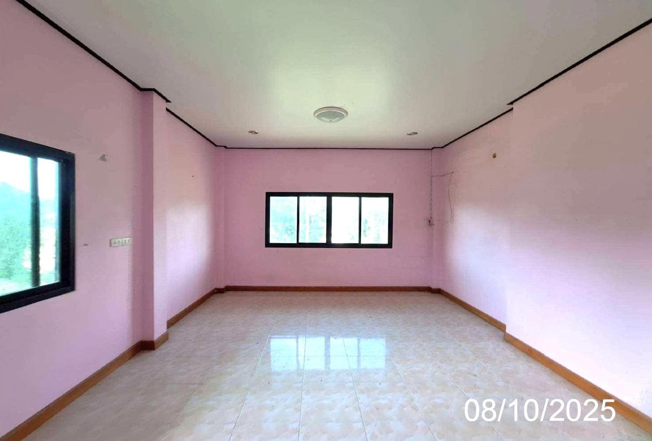บ้านเดี่ยว 5 ห้องนอน 2 ห้องน้ำ พื้นที่ 210.61 ตร.ม. บนเนื้อที่ 80 ตร.ว. ทำเลศักยภาพ เสริมซ้าย เสริมงาม ลำปาง