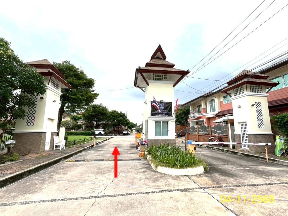 บ้านเดี่ยว เลอนครินทร์ บางเมือง เมืองสมุทรปราการ 3 ห้องนอน 3 ห้องน้ำ พื้นที่ 231 ตร.ม. บนที่ดิน 58 ตร.ว. ทำเลดีใกล้ทางด่วนและรถไฟฟ้า ราคาพิเศษ 6.8 ล้าน