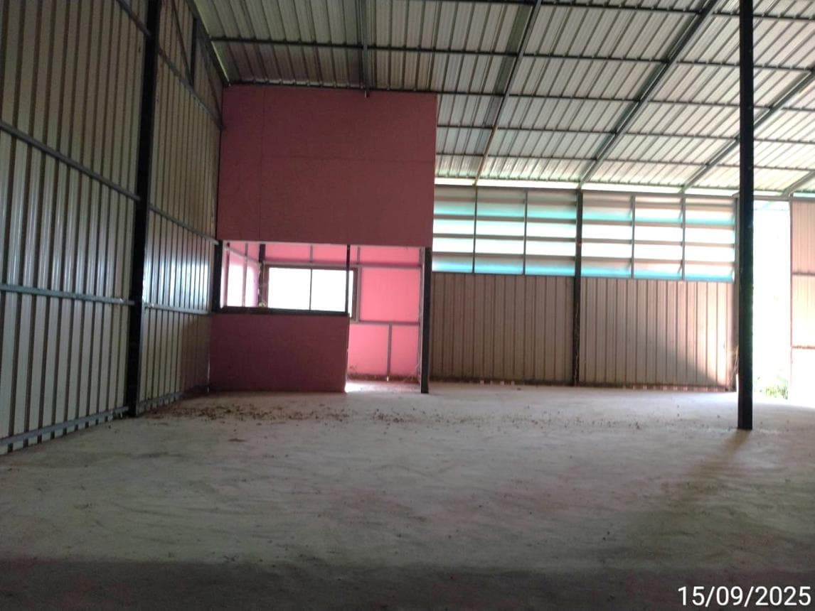ขายอาคารโรงงาน พนมสารคาม ฉะเชิงเทรา ทำเลท่าถ่าน พื้นที่ใช้สอย 702.5 ตร.ม. บนเนื้อที่ 93 ตร.ว. สภาพดี เหมาะสำหรับอุตสาหกรรมและคลังสินค้า