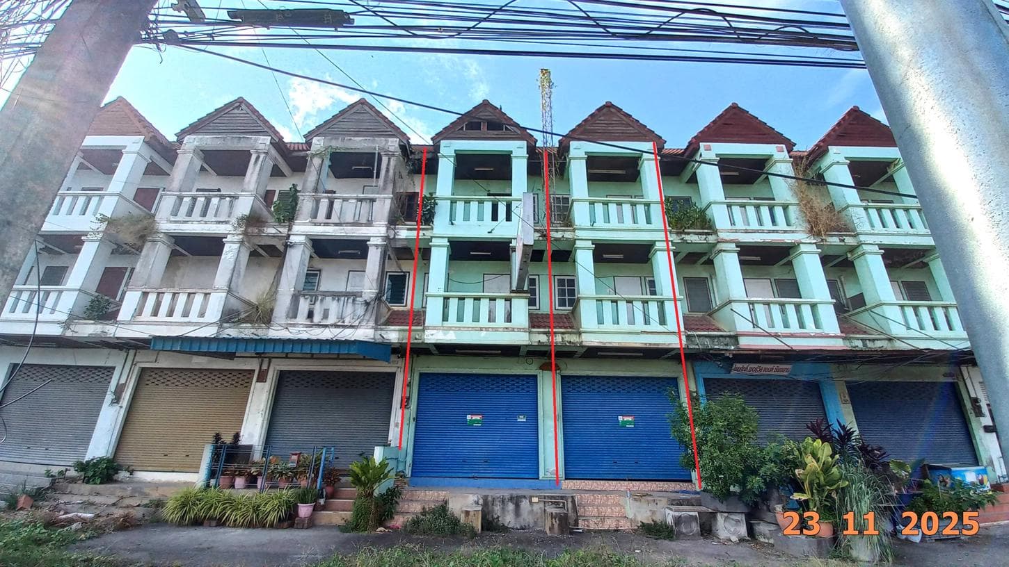 ขายอาคารพาณิชย์ นภาภัณฑ์แลนด์ สัตหีบ ชลบุรี ทำเลพลูตาหลวง เนื้อที่ 52 ตร.ว. พื้นที่ใช้สอย 312 ตร.ม. 4 ห้องนอน 3 ห้องน้ำ สภาพดี เหมาะสำหรับค้าขายและอยู่อาศัย