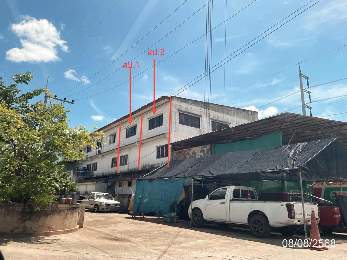 อาคารพาณิชย์ทำเลค้าขาย 3 ห้องนอน พื้นที่กว้าง 306 ตร.ม. บางม่วง เมืองนครสวรรค์