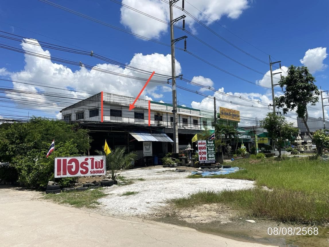 อาคารพาณิชย์ทำเลค้าขาย 3 ห้องนอน พื้นที่กว้าง 306 ตร.ม. บางม่วง เมืองนครสวรรค์