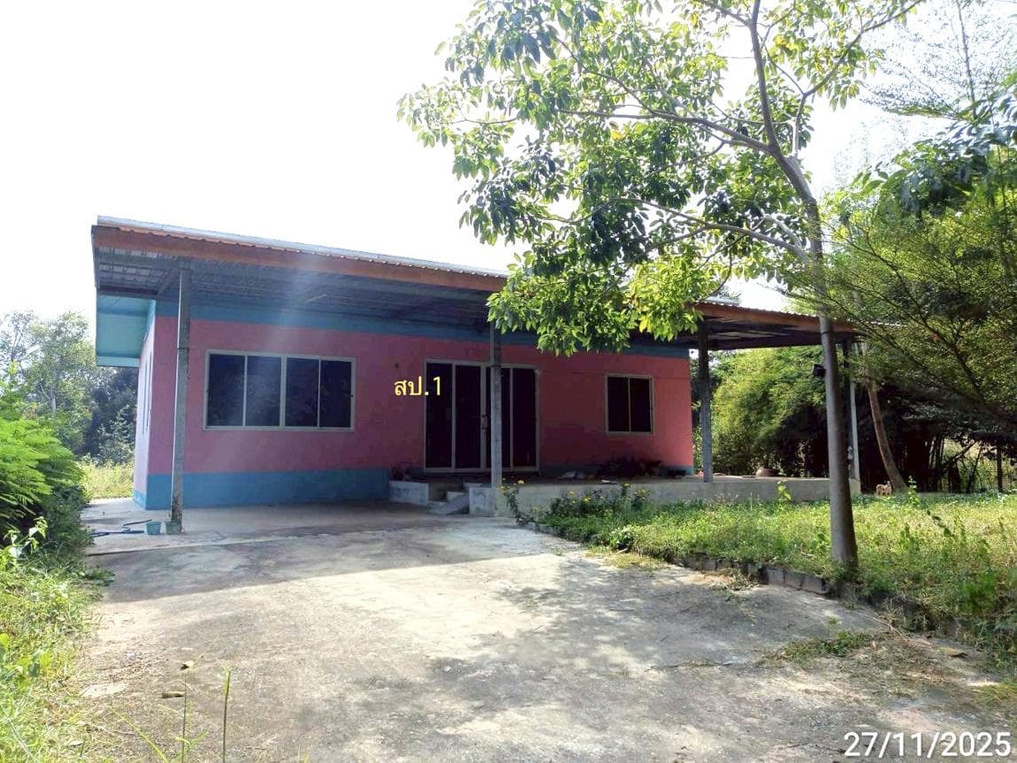 บ้านเดี่ยว ดอกไม้ สุวรรณภูมิ ร้อยเอ็ด 2 ห้องนอน 2 ห้องน้ำ 149 ตร.ม. ทำเลสงบ บรรยากาศดีเพื่อครอบครัว