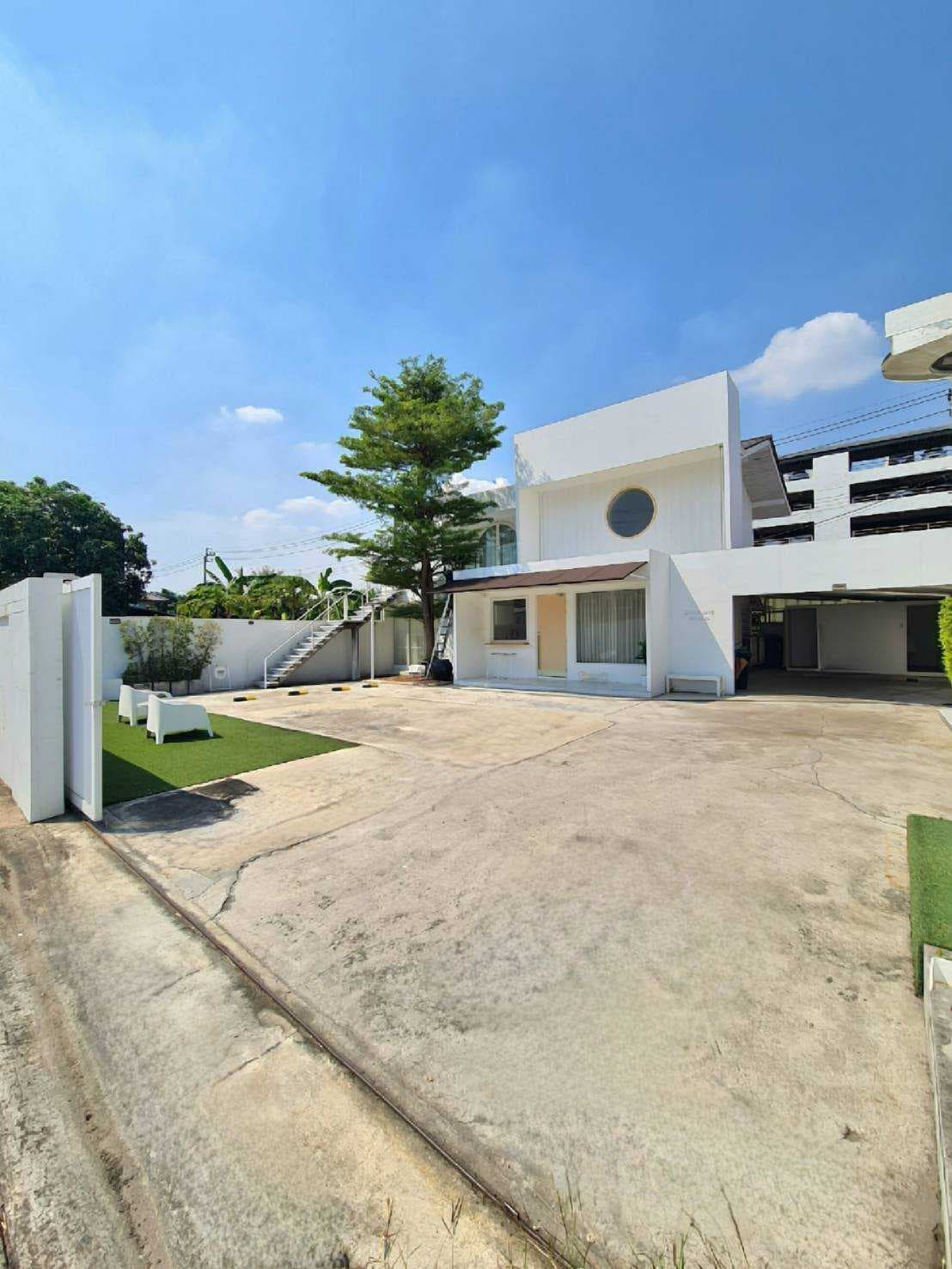 ขายบ้านเดี่ยวทำเลทอง บางนา-ตราด พื้นที่กว้าง 110 ตร.ว. สภาพใหม่ พร้อมอยู่! แขวงบางนา เขตพระโขนง กรุงเทพมหานคร ราคา 16,000,000 บาท