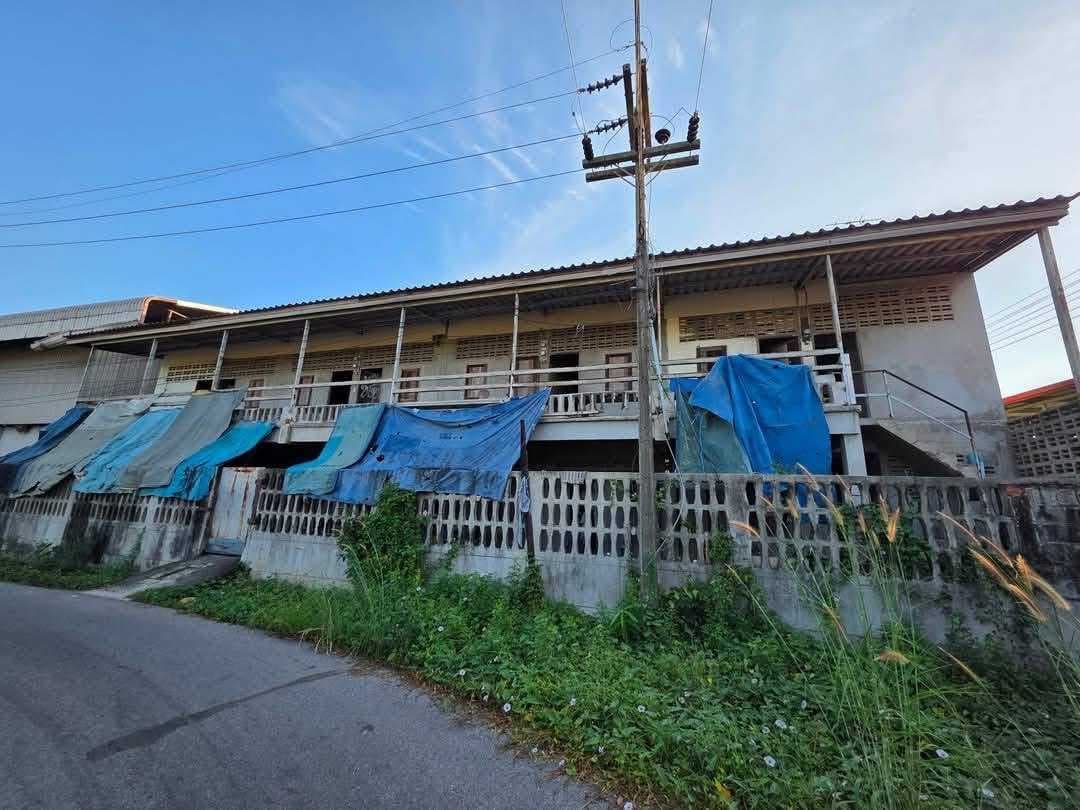 ขายที่ดินพร้อมบ้าน โกดัง ติดถนน 304 ฉะเชิงเทรา-กบินทร์บุรี