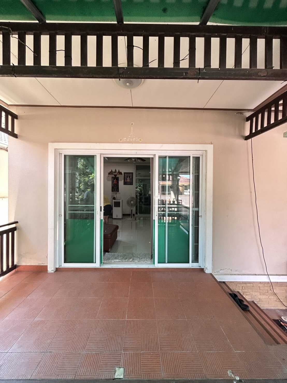 ขาย บ้านพร้อมที่ดินหมู่บ้านตวงทอง ต.ตลิ่งชัน อ.บางปะอิน จ.อยุธยา แถมแอร์ 2 ตัว ปั๊มน้ำ แท๊งค์น้ำ 3,000 ลิตร