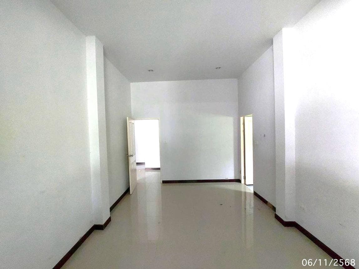 บ้านเดี่ยว บ้านน้ำเพชร 5 ท่าระหัด เมืองสุพรรณบุรี 3 ห้องนอน 2 ห้องน้ำ พื้นที่ 212 ตร.ม. บนที่ดินกว้าง 92.7 ตร.ว. ทำเลพรีเมียม เดินทางสะดวก