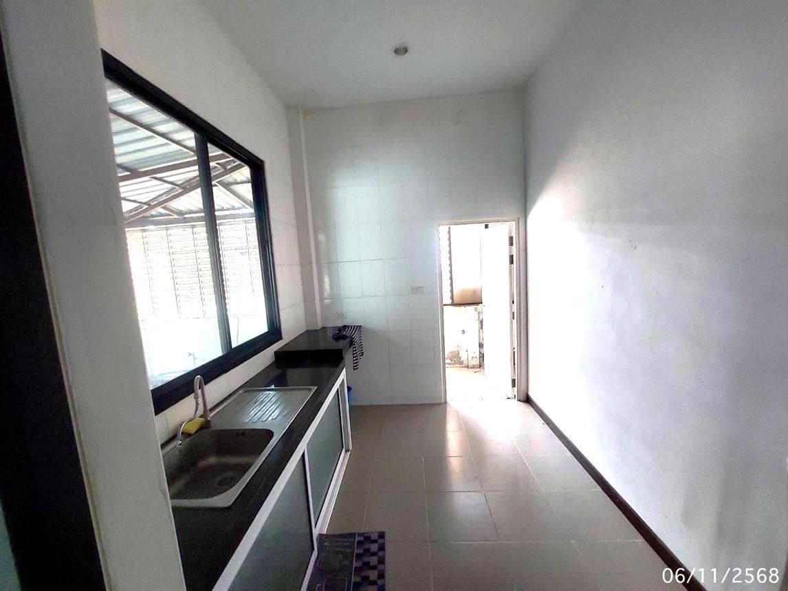 บ้านเดี่ยว บ้านน้ำเพชร 5 ท่าระหัด เมืองสุพรรณบุรี 3 ห้องนอน 2 ห้องน้ำ พื้นที่ 212 ตร.ม. บนที่ดินกว้าง 92.7 ตร.ว. ทำเลพรีเมียม เดินทางสะดวก