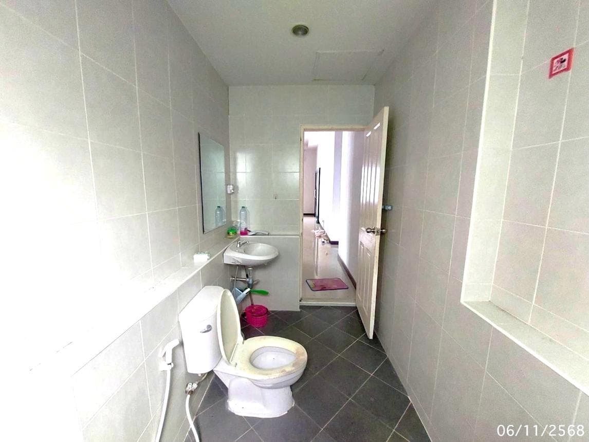 บ้านเดี่ยว บ้านน้ำเพชร 5 ท่าระหัด เมืองสุพรรณบุรี 3 ห้องนอน 2 ห้องน้ำ พื้นที่ 212 ตร.ม. บนที่ดินกว้าง 92.7 ตร.ว. ทำเลพรีเมียม เดินทางสะดวก