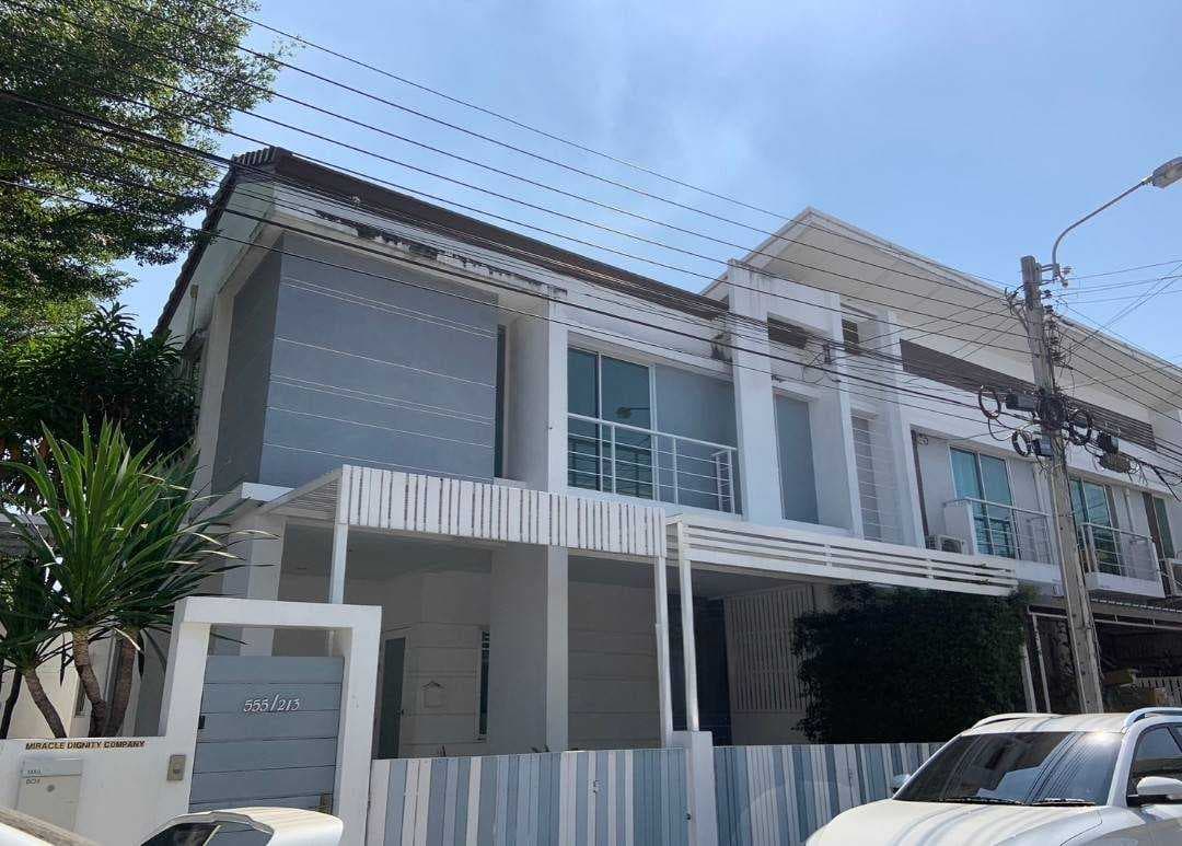 ขาย พร้อมผู้เช่า ทาวน์โฮม Nirvana Park Sukhumvit 77 (เนอวานา พาร์ค สุขุมวิท 77) 37 ตรว. 192 ตรม. 4 นอน 3 น้ำ 2 ชั้น