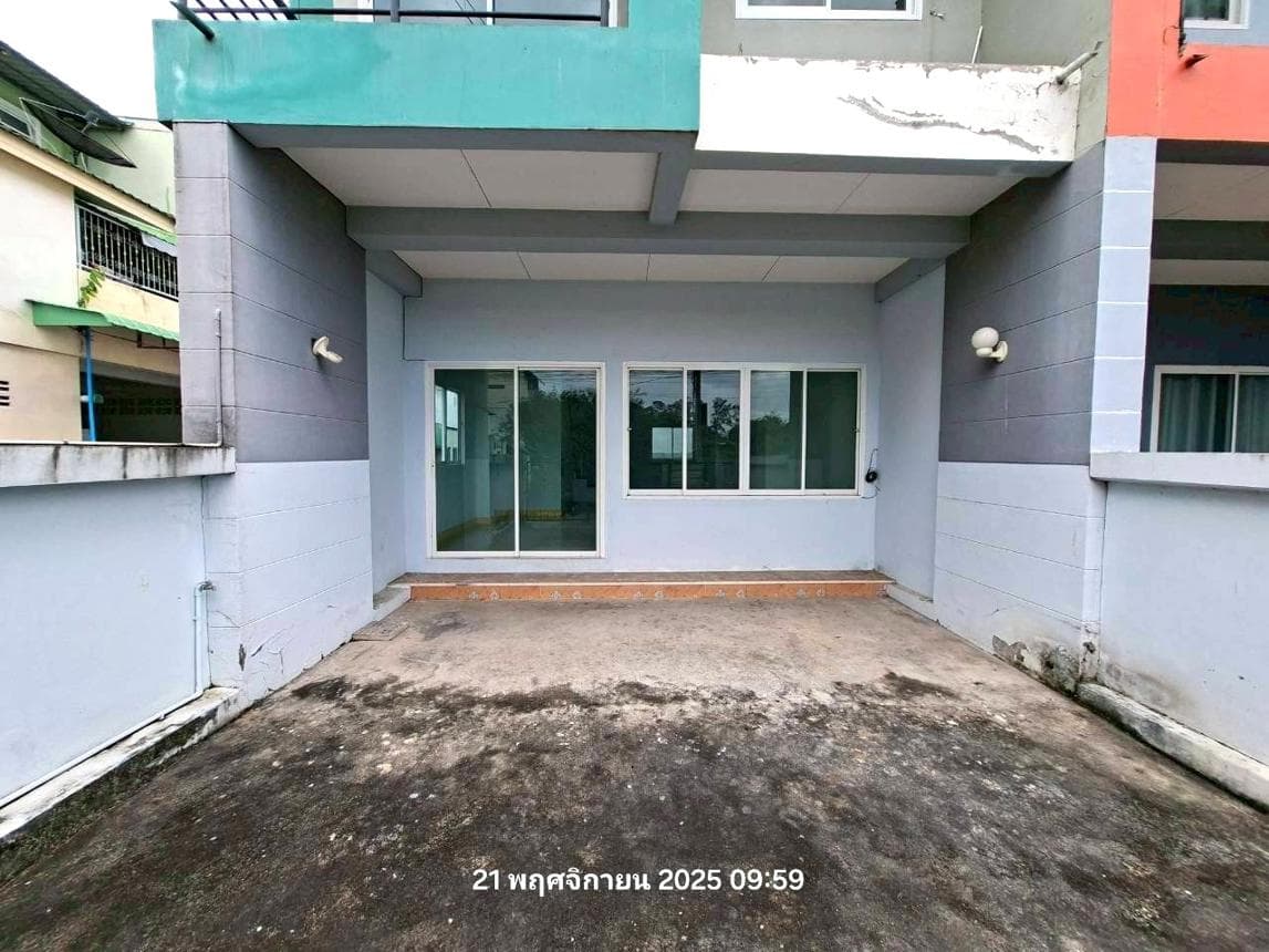 ขายทาวน์เฮ้าส์ ปลวกแดง ระยอง 2 ห้องนอน สเปซ 110 ตร.ม. ทำเลใกล้นิคมฯ ราคา 2 ล้านต้นๆ