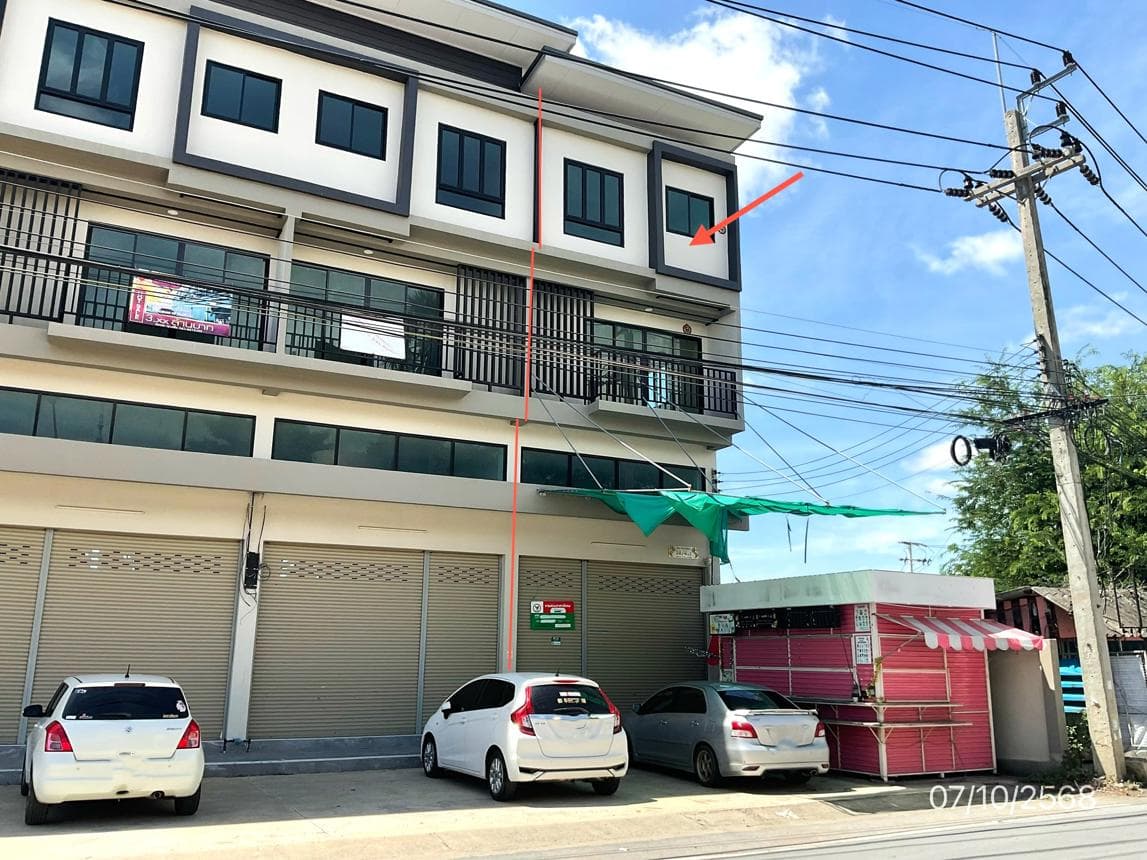 ขายอาคารพาณิชย์ ถนนขาด เมืองนครปฐม 3 ชั้น พื้นที่ 215 ตร.ม. ทำเลทอง เหมาะทำธุรกิจและอยู่อาศัย