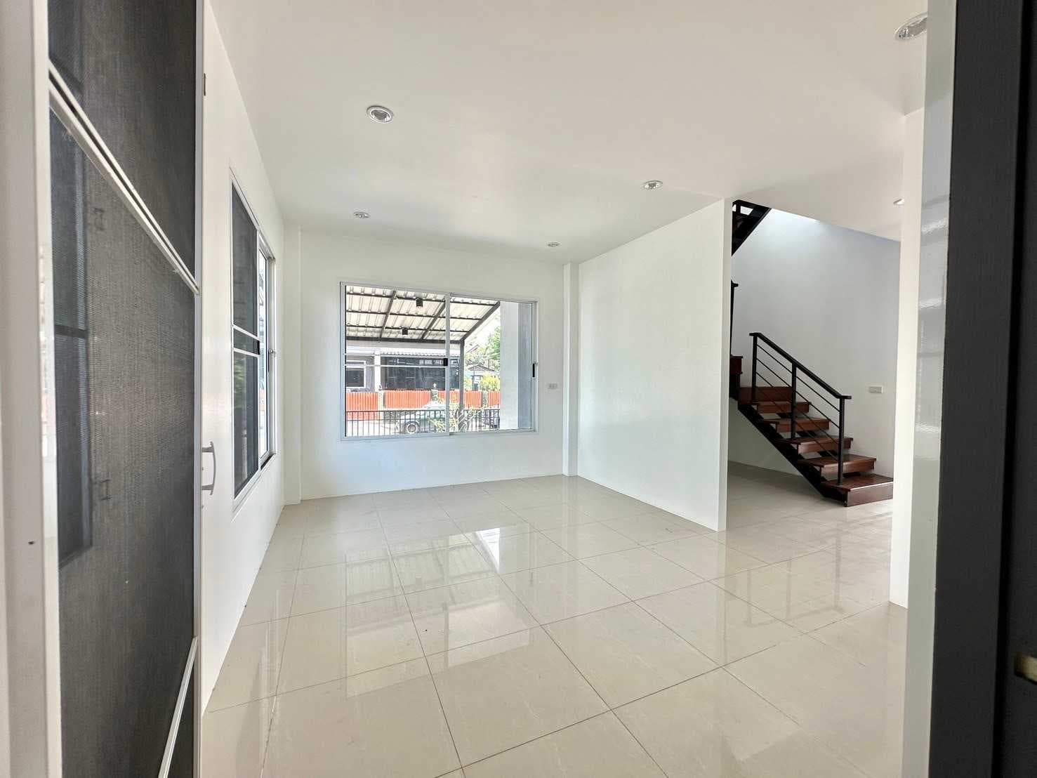 บ้านเดี่ยว 2 ชั้น ม.ฉัตรหลวง 14 รังสิต-คลองสาม 69.7 ตร.ว 4 นอน 2 น้ำ 2 ที่จอดรถ ต่อเติมทั้งหลังพร้อมเข้าอยู่