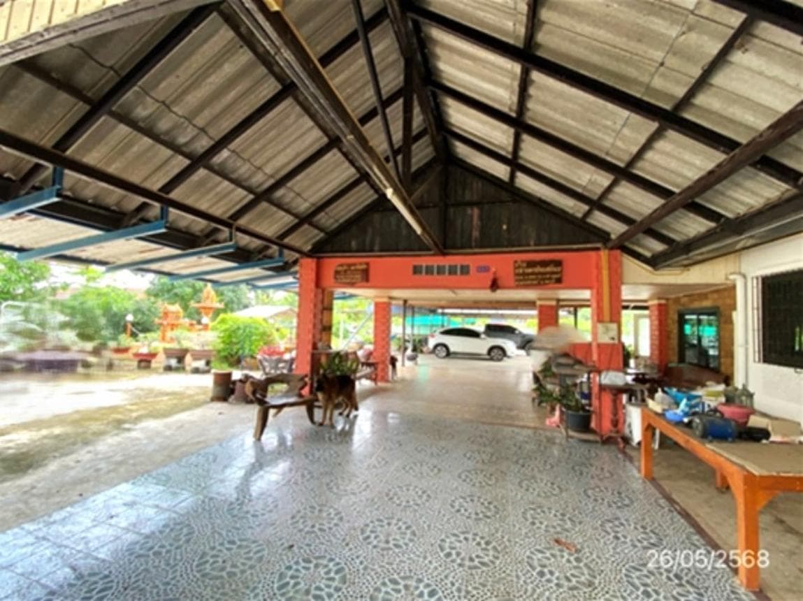 บ้านเดี่ยว ท่าบุญมี เกาะจันทร์ ชลบุรี พื้นที่ใช้สอย 86.25 ตร.ม. บนที่ดินขนาดใหญ่ 80 ตร.ว. ทำเลสงบเดินทางสะดวก ราคาพิเศษ 7.01 ล้าน