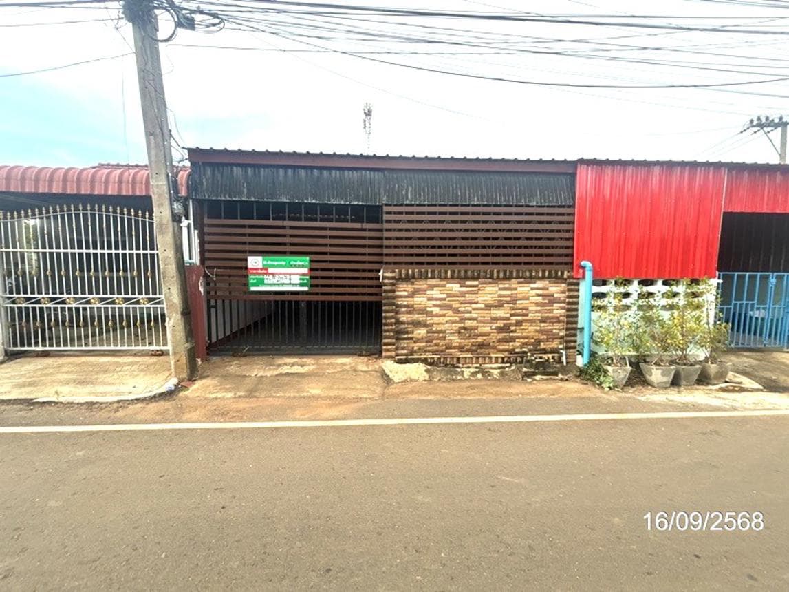 ทาวน์เฮ้าส์ หนองกี่ หนองกี่ บุรีรัมย์ 2 ห้องนอน 1 ห้องน้ำ พื้นที่ 82.8 ตร.ม. บนที่ดิน 20.6 ตร.ว. ทำเลดีใกล้แหล่งชุมชนและถนนสายหลัก ราคาพิเศษ 6.2 แสน