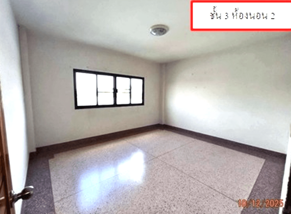 ขายอาคารพาณิชย์ใจกลางเมืองสุรินทร์ 5 ห้องนอน 3 ห้องน้ำ พื้นที่ใช้สอย 339 ตร.ม. ทำเลทองย่านธุรกิจ เดินทางสะดวก เหมาะทำการค้าและอยู่อาศัย