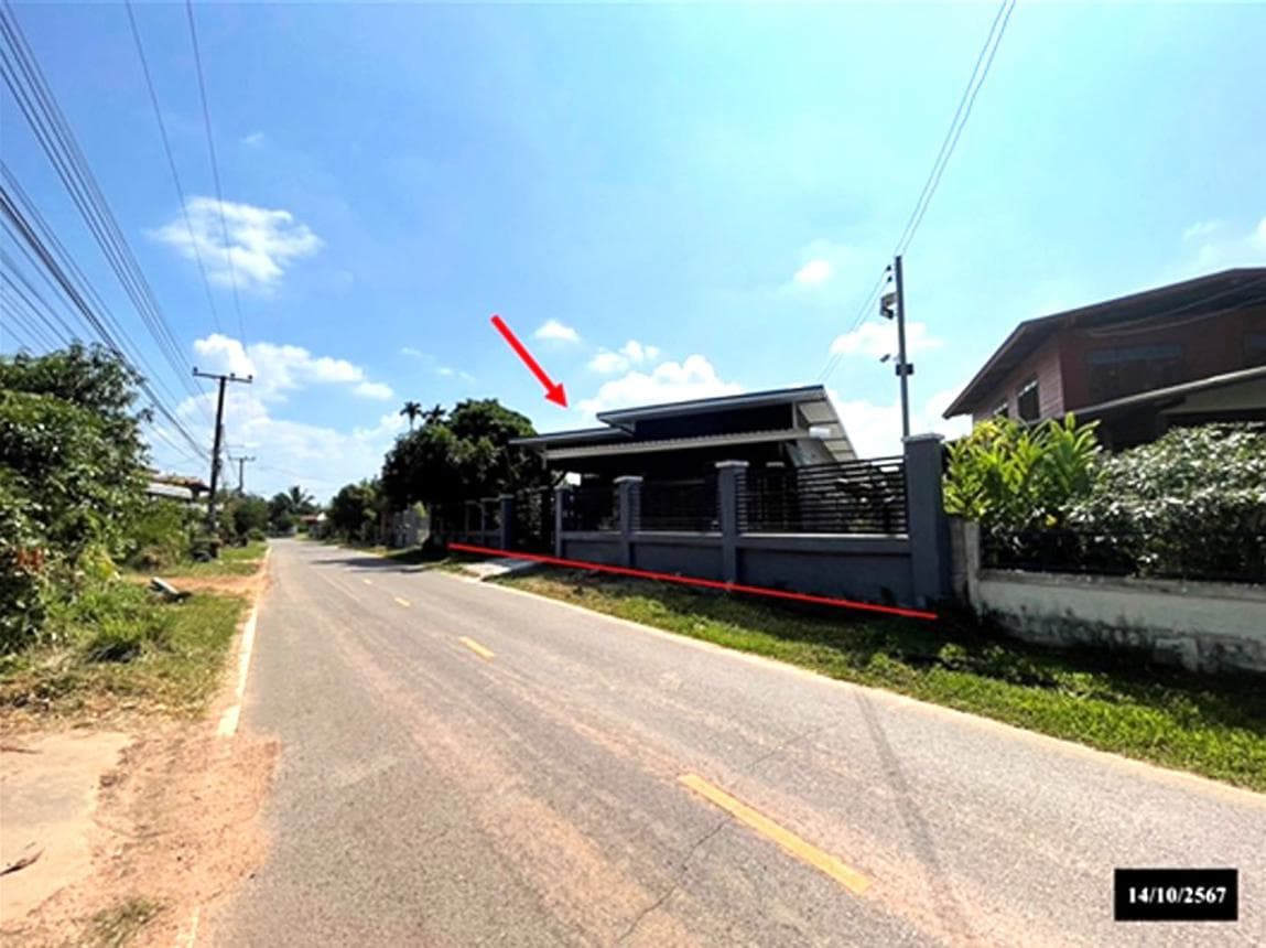 ขายบ้านเดี่ยว หนองลาด วาริชภูมิ สกลนคร พื้นที่ 62 ตร.ว. พื้นที่ใช้สอย 183 ตร.ม. 2 ห้องนอน ทำเลดี สเปซกว้าง