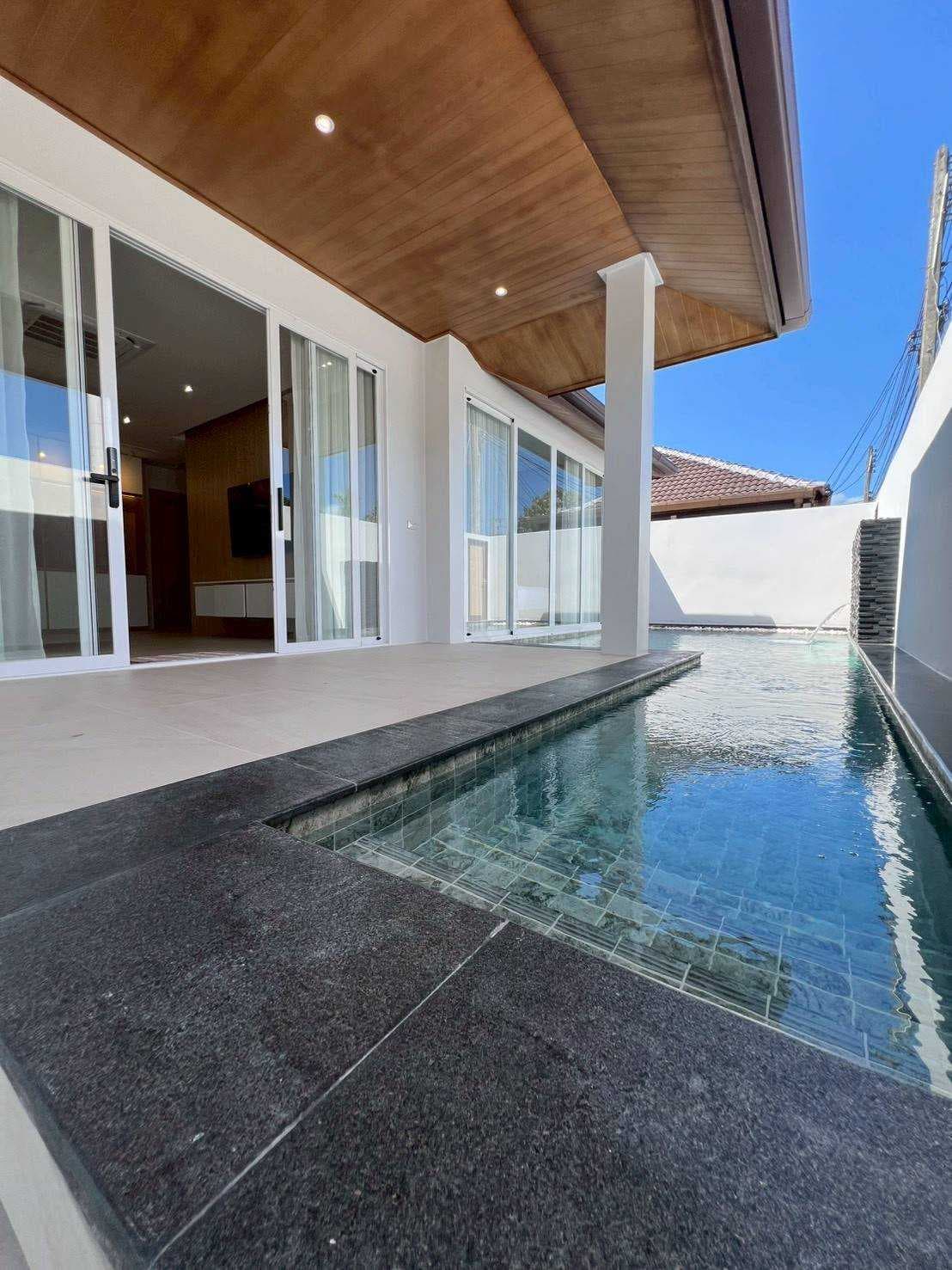 ขาย Luxury Modern Pool Villa สไตล์มินิมอล 240 ตร.ม. ทำเลทองป่าคลอก-ถลาง ใกล้โรบินสันเพียง 5 นาที พร้อมหิ้วกระเป๋าเข้าอยู่