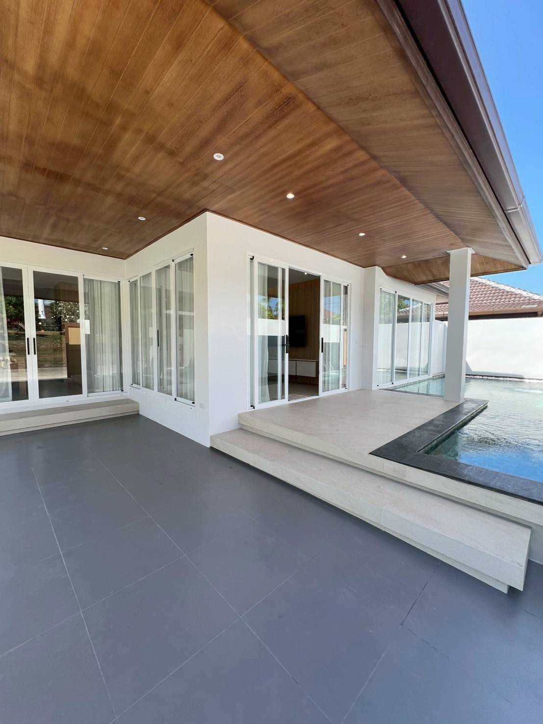 ขาย Luxury Modern Pool Villa สไตล์มินิมอล 240 ตร.ม. ทำเลทองป่าคลอก-ถลาง ใกล้โรบินสันเพียง 5 นาที พร้อมหิ้วกระเป๋าเข้าอยู่