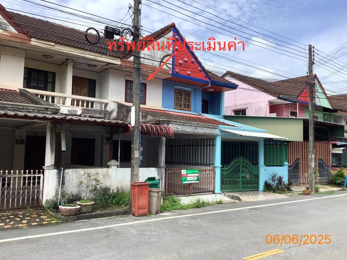 ขายทาวน์เฮ้าส์ ทุ่งสง นครศรีธรรมราช ทำเลชะมาย เนื้อที่ 20 ตร.ว. พื้นที่ใช้สอย 130 ตร.ม. 2 ห้องนอน 2 ห้องน้ำ สภาพดี ราคาคุ้มค่า