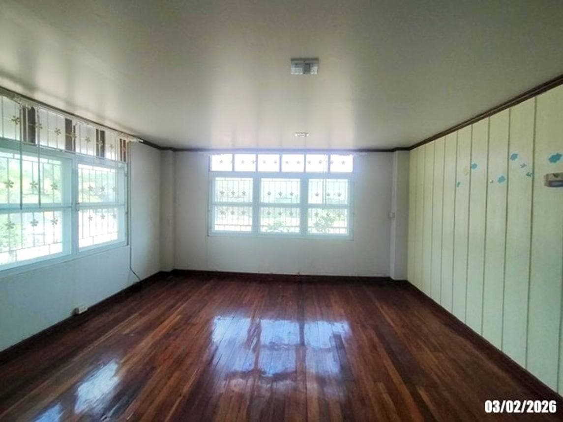 ขายบ้านเดี่ยวหลังใหญ่ เมืองเลย ทำเลนาแขม พื้นที่ใช้สอย 751.5 ตร.ม. บนที่ดิน 34.5 ตร.ว. เหมาะสำหรับครอบครัวใหญ่