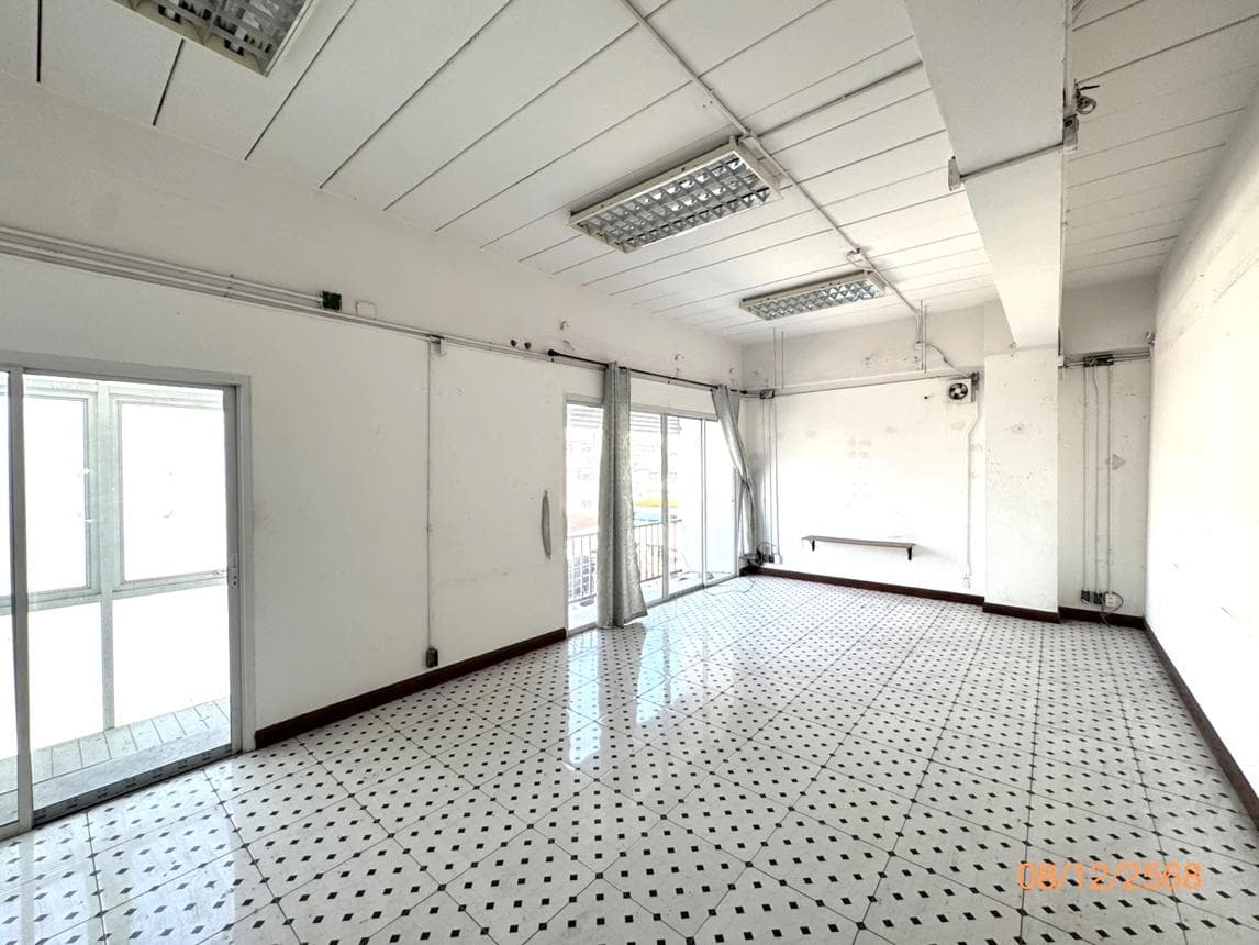 อาคารสำนักงาน แสมดำ บางขุนเทียน กรุงเทพฯ พื้นที่ใช้สอย 558.5 ตร.ม. พร้อมฟังก์ชันครบครัน ทำเลศักยภาพเชื่อมต่อพระราม 2 ราคา 9.5 ล้านบาท