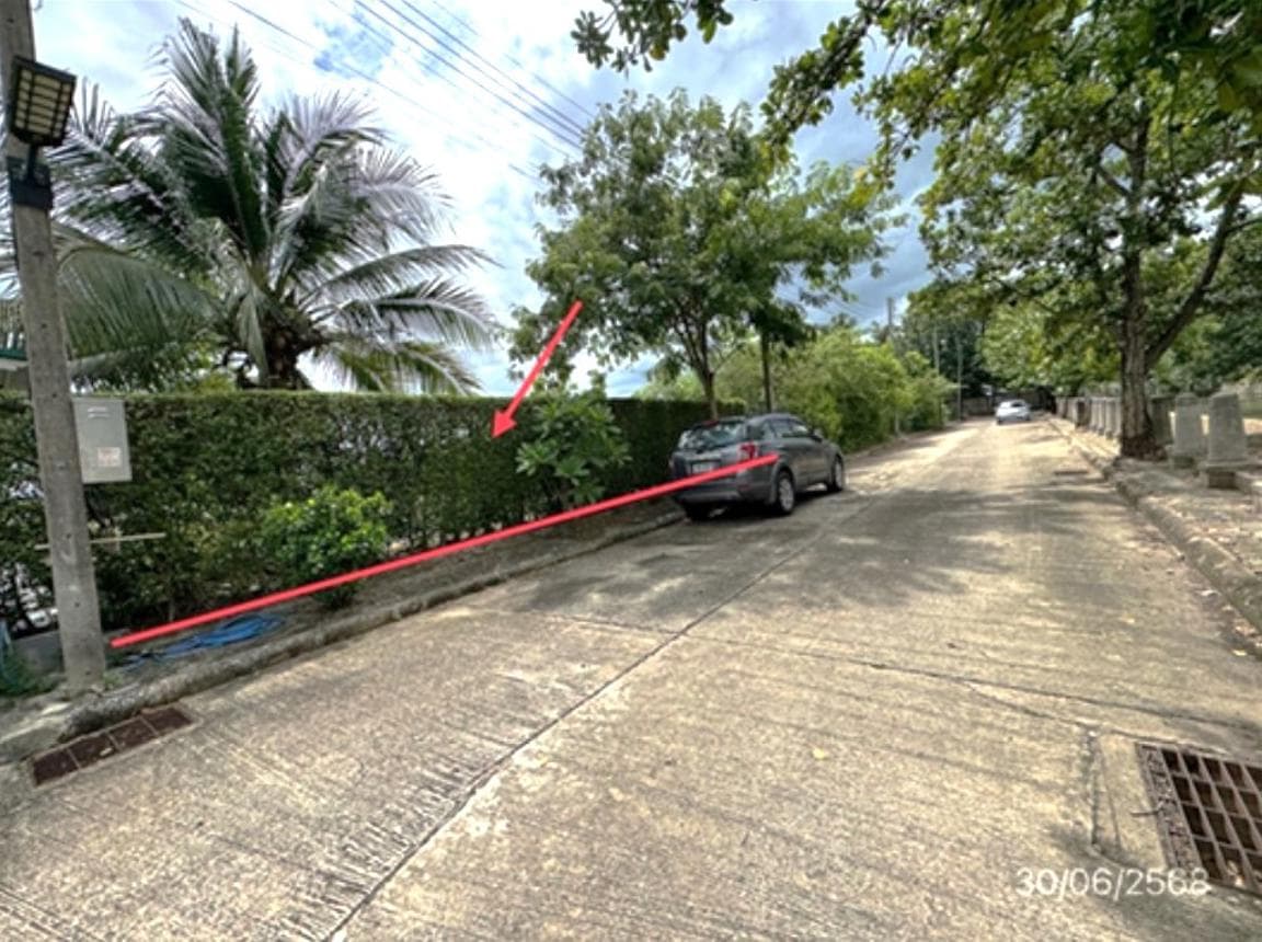 ที่ดินว่างเปล่า กฤษดานคร 27 มารีน่า หอมเกร็ด สามพราน นครปฐม เนื้อที่ 64.7 ตร.ว. ทำเลศักยภาพในโครงการหรู บรรยากาศเงียบสงบเหมาะปลูกบ้านพักอาศัย ราคาพิเศษ 1.35 ล้าน