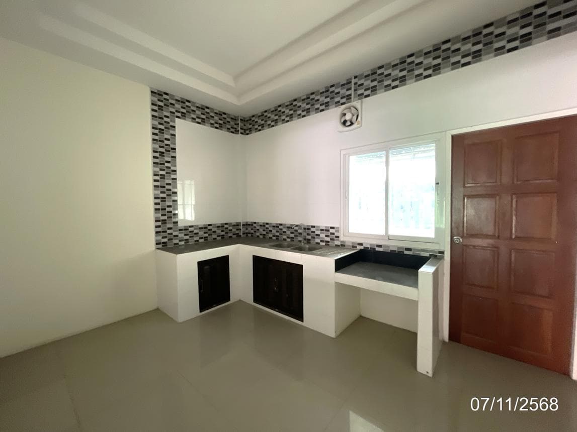 อาคารพาณิชย์ 1 ห้องนอน พื้นที่ 240 ตร.ม. ทำเลศักยภาพ หนองสรวง หนองฉาง อุทัยธานี