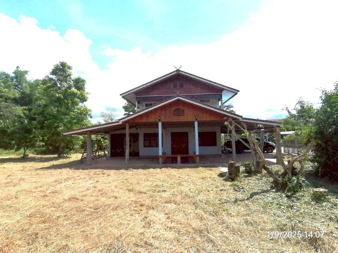 คฤหาสน์หรูหลังใหญ่ 5 ห้องนอน 2 ห้องน้ำ พื้นที่ใช้สอย 376.5 ตร.ม. ทำเลศักยภาพ พรรณานิคม จ.สกลนคร