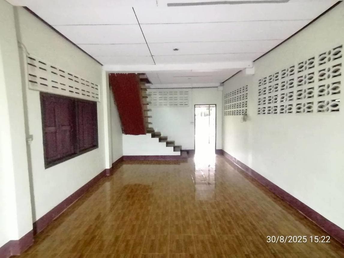 คฤหาสน์หรูหลังใหญ่ 5 ห้องนอน 2 ห้องน้ำ พื้นที่ใช้สอย 376.5 ตร.ม. ทำเลศักยภาพ พรรณานิคม จ.สกลนคร