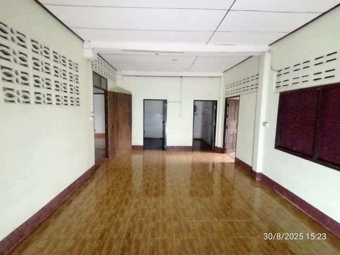 คฤหาสน์หรูหลังใหญ่ 5 ห้องนอน 2 ห้องน้ำ พื้นที่ใช้สอย 376.5 ตร.ม. ทำเลศักยภาพ พรรณานิคม จ.สกลนคร