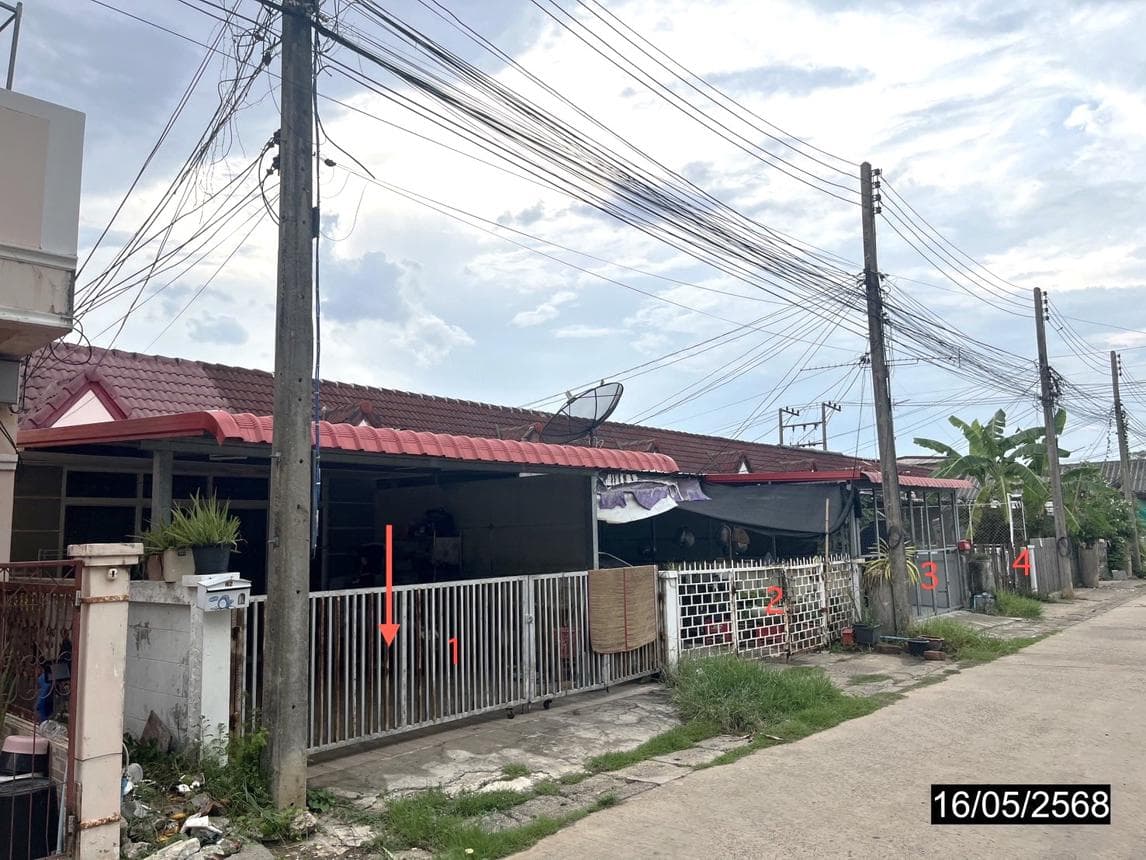 ทาวน์เฮ้าส์ ในเมือง เมืองร้อยเอ็ด ร้อยเอ็ด 2 ห้องนอน 2 ห้องน้ำ พื้นที่กว้าง 107.5 ตร.ม. บนเนื้อที่ 32.8 ตร.ว. ทำเลดีราคาไม่ถึงล้าน
