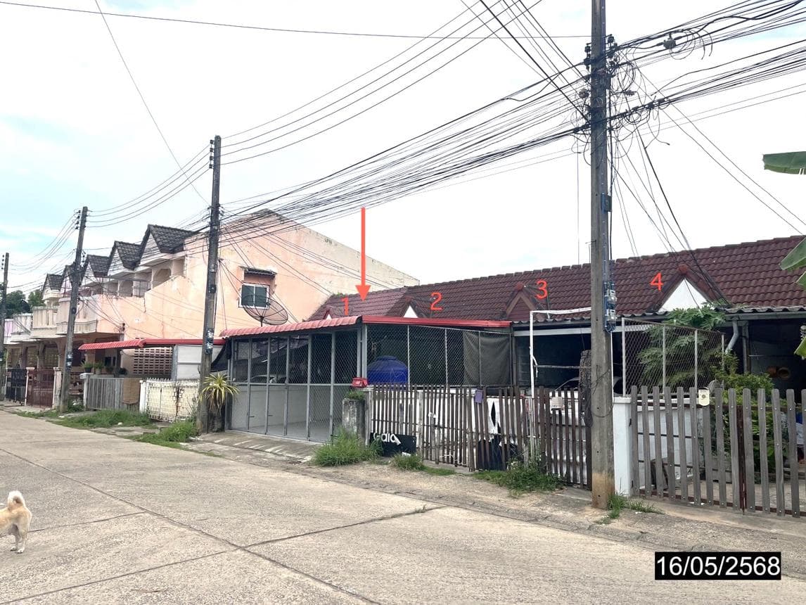 ทาวน์เฮ้าส์ ในเมือง เมืองร้อยเอ็ด ร้อยเอ็ด 2 ห้องนอน 2 ห้องน้ำ พื้นที่กว้าง 107.5 ตร.ม. บนเนื้อที่ 32.8 ตร.ว. ทำเลดีราคาไม่ถึงล้าน