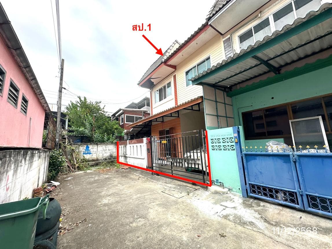 ขายทาวน์เฮ้าส์ บ้านสวนกล้วยไม้ บางมด ทุ่งครุ กรุงเทพฯ 3 ห้องนอน 2 ห้องน้ำ พื้นที่กว้าง 147 ตร.ม. ทำเลดีเข้าเมืองสะดวกนั่นเอง