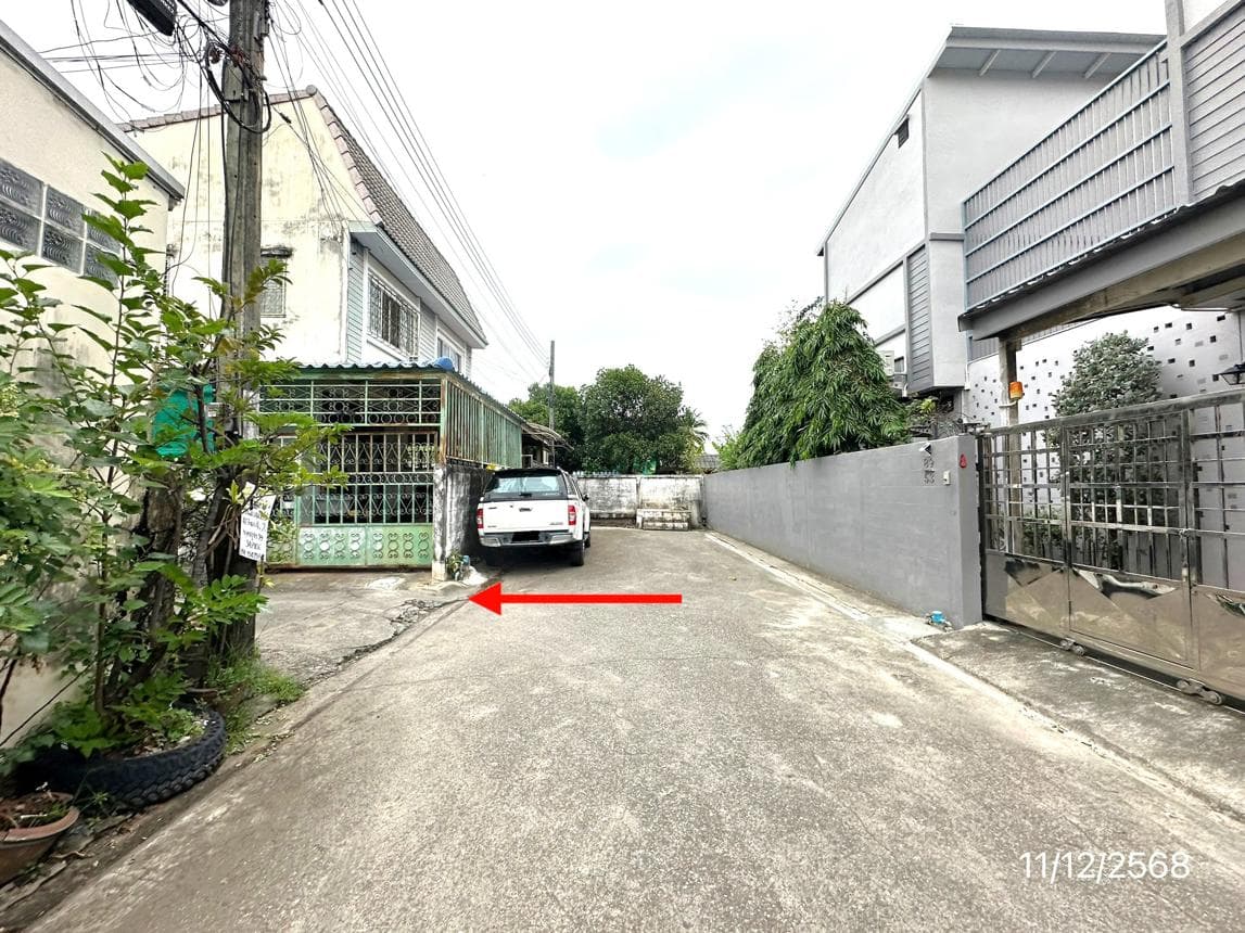 ขายทาวน์เฮ้าส์ บ้านสวนกล้วยไม้ บางมด ทุ่งครุ กรุงเทพฯ 3 ห้องนอน 2 ห้องน้ำ พื้นที่กว้าง 147 ตร.ม. ทำเลดีเข้าเมืองสะดวกนั่นเอง