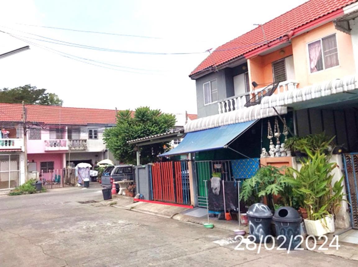 ขายทาวน์โฮม กฤษณา 2 (Kritsana 2) กระแชง สามโคก ปทุมธานี พื้นที่ 24 ตร.ว. 2 ห้องนอน ทำเลดี ราคา 1.6 ล้าน