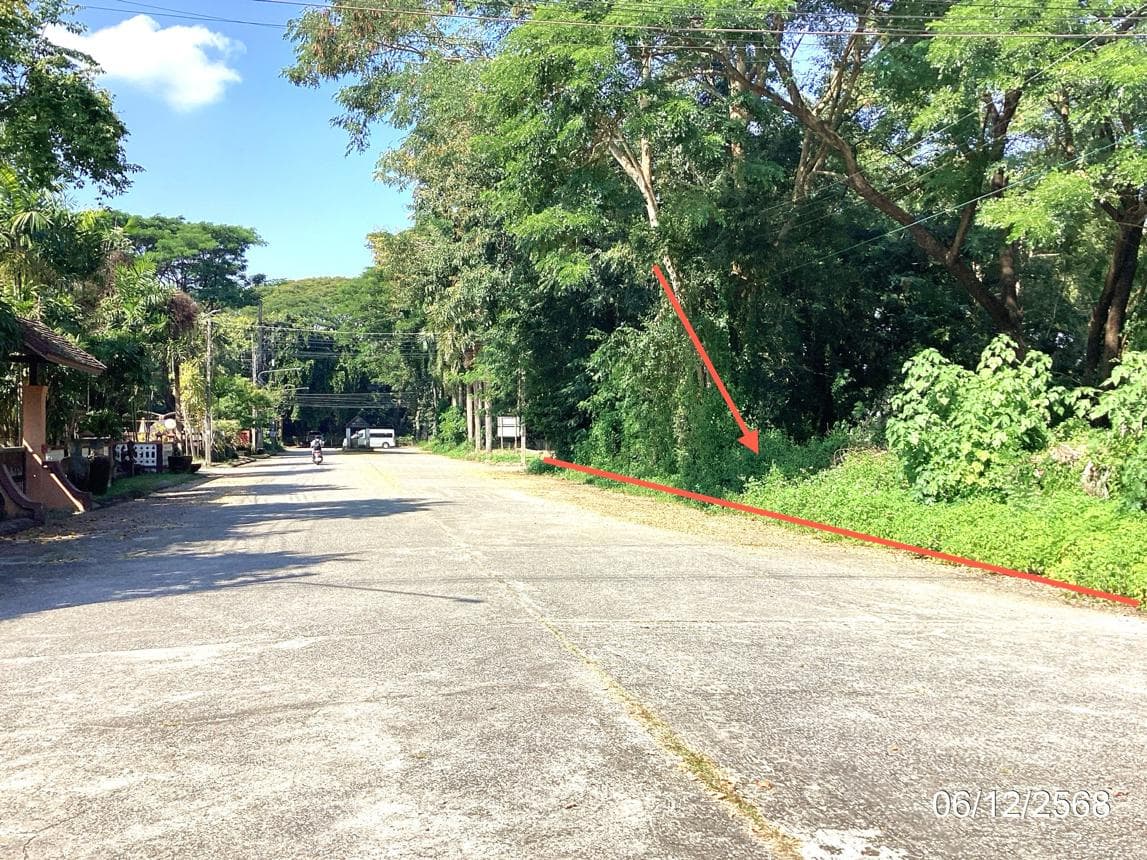 ที่ดินว่างเปล่า รอบเวียง เมืองเชียงราย เชียงราย เนื้อที่ 86 ตร.ว. ทำเลทองกลางเมือง เดินทางสะดวก ราคา 4.09 ล้านบาท