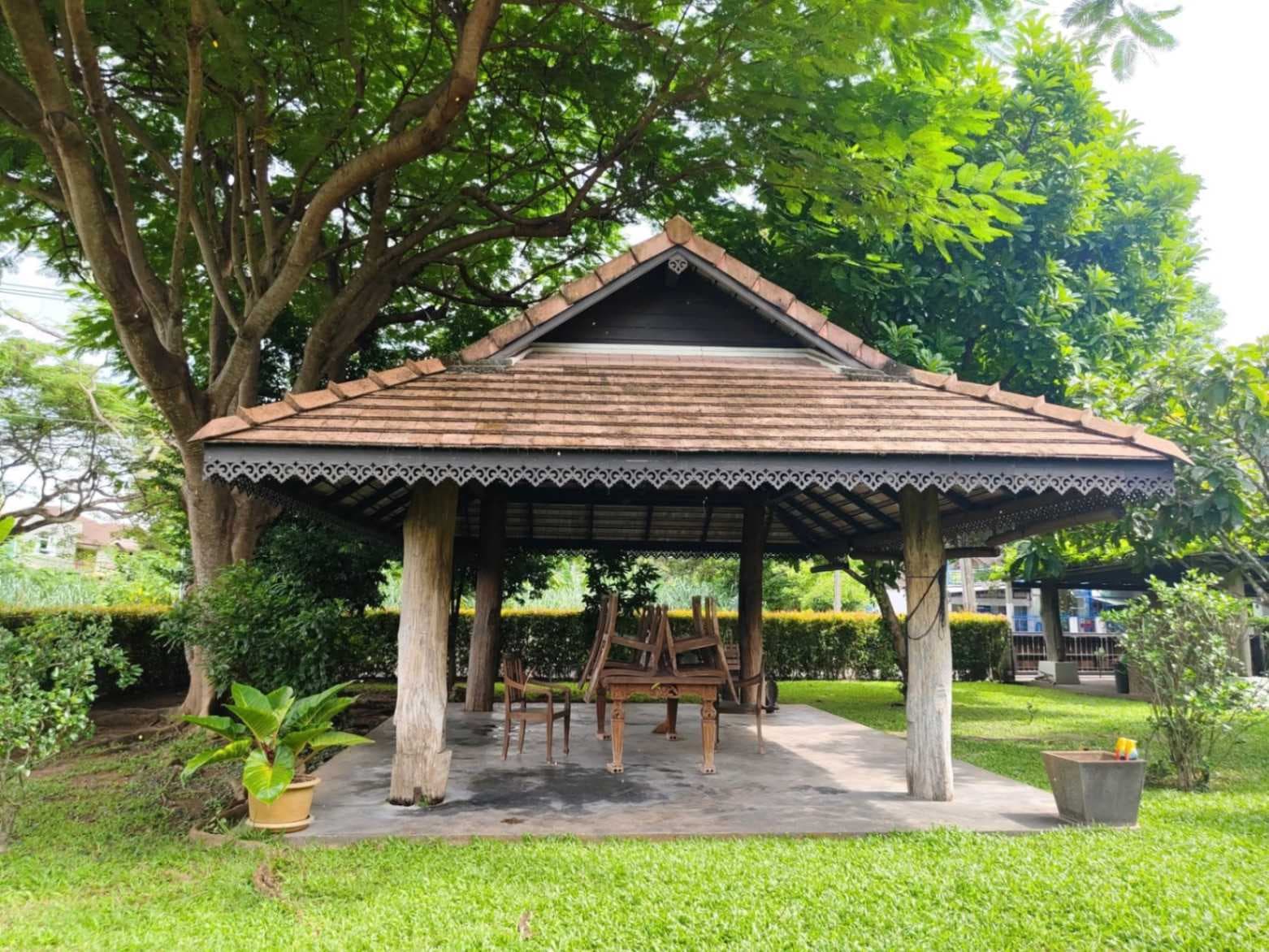บ้านในสวนสวย ทำเลรวมโชค อยู่สบาย ใกล้เมือง ขายเพียง 13 ล้านเท่าราคาประเมินธนาคาร