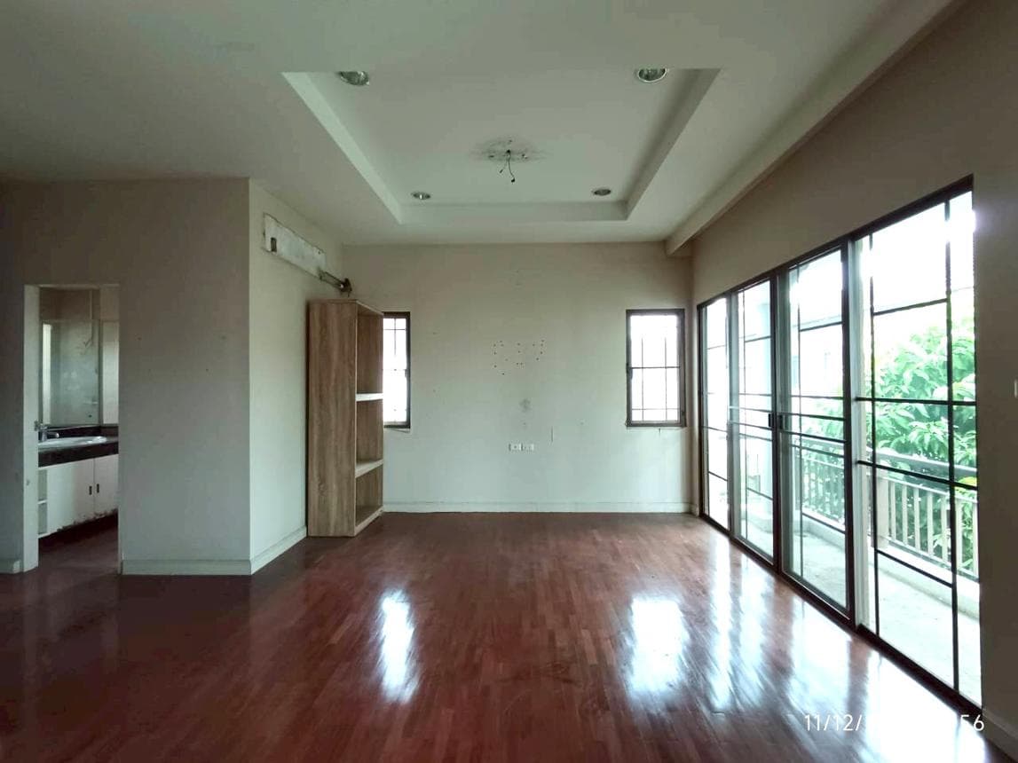 บ้านเดี่ยว เศรษฐสิริ ประชาชื่น เรสซิเด้นซ์ 1 ท่าทราย เมืองนนทบุรี นนทบุรี พื้นที่ 83.3 ตร.ว. พื้นที่ใช้สอย 293.75 ตร.ม. 4 ห้องนอน 4 ห้องน้ำ