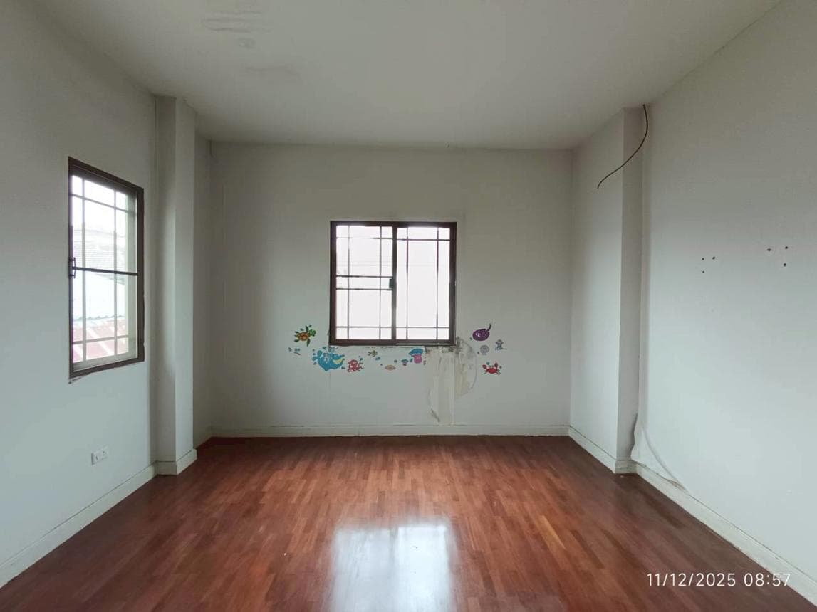 บ้านเดี่ยว เศรษฐสิริ ประชาชื่น เรสซิเด้นซ์ 1 ท่าทราย เมืองนนทบุรี นนทบุรี พื้นที่ 83.3 ตร.ว. พื้นที่ใช้สอย 293.75 ตร.ม. 4 ห้องนอน 4 ห้องน้ำ