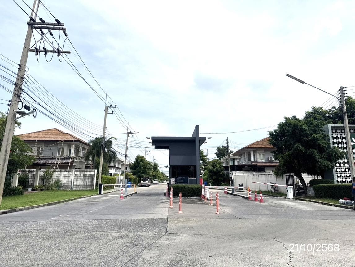 บ้านเดี่ยว พฤกษาวิลเลจ 35 เดอะซีซั่น คลองสาม คลองหลวง ปทุมธานี 3 ห้องนอน 2 ห้องน้ำ พื้นที่ 126 ตร.ม. บนเนื้อที่ 58.2 ตร.ว. ราคา 4.28 ล้านบาท
