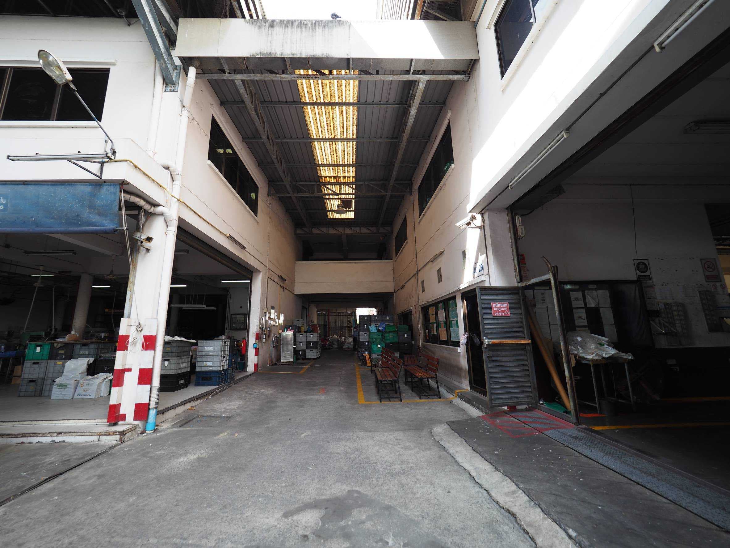 ขายโรงงานผลิตพลาสติกพร้อมที่ดิน ผังม่วง 4-0-85.1ไร่ พร้อมใบ รง.4