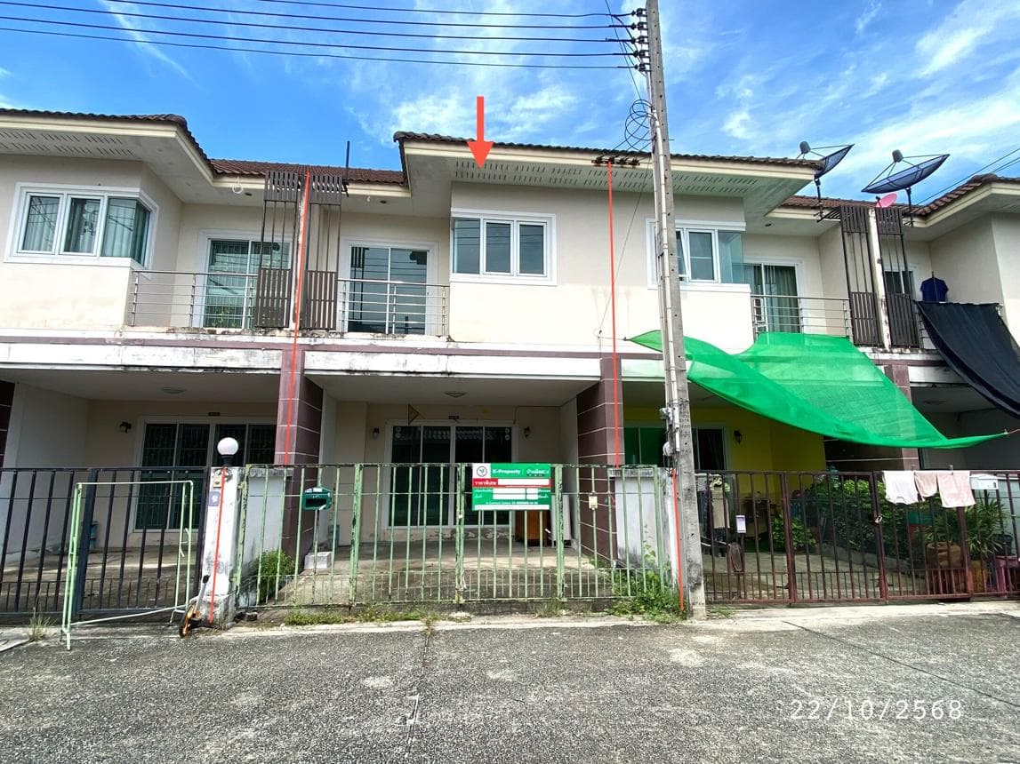 ทาวน์เฮ้าส์ 3 ห้องนอน โฮมอินทาวน์ พื้นที่ 130 ตร.ม. ทำเลศักยภาพ พานทอง พานทอง ชลบุรี
