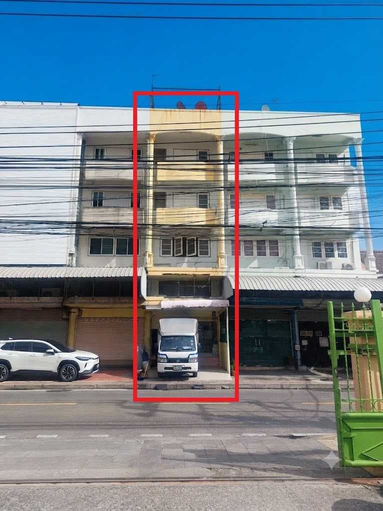 ขายและให้เช่าอาคารพาณิชย์สูง 4.5 ชั้น ริมถนนซอยลาดพร้าว 80 แยก 22 เขตวังทองหลาง